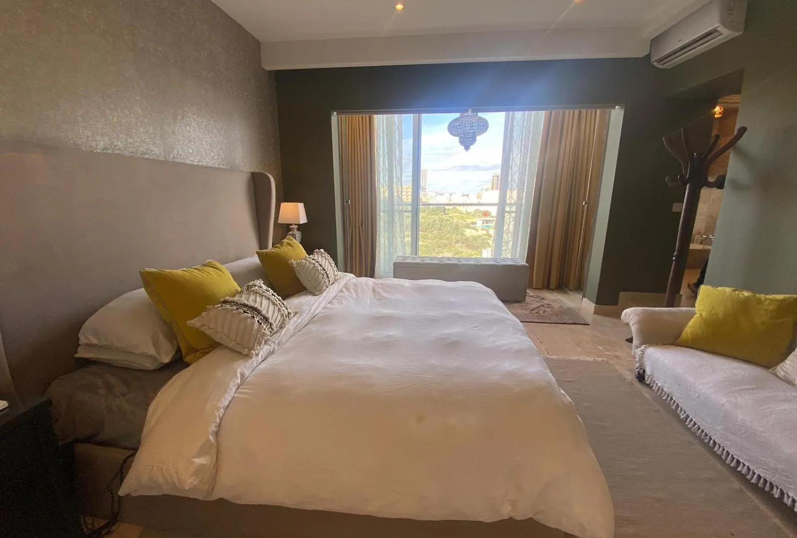 St Julians Luxurious Penthouse With Pool Enjoying Distant Seaviews Lägenhet St. Julian's Malta