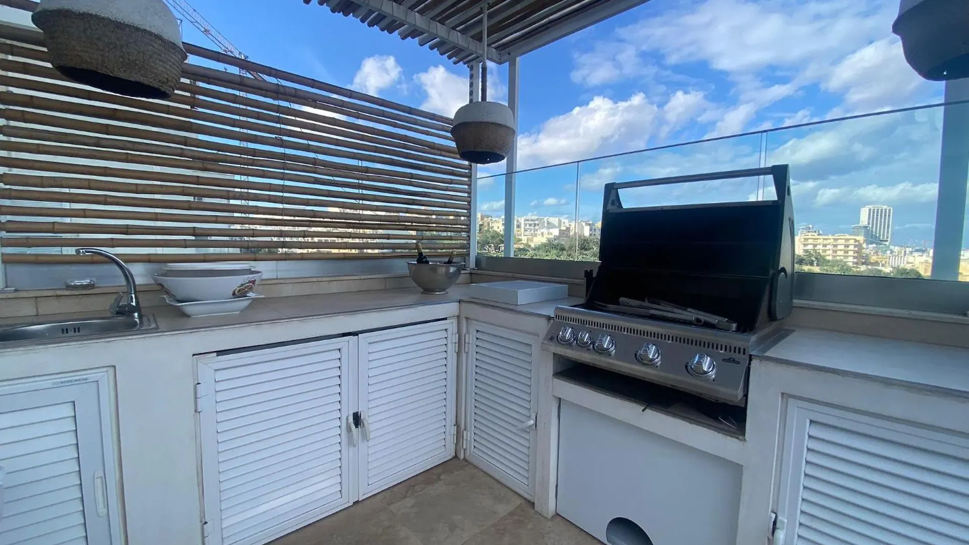 St Julians Luxurious Penthouse With Pool Enjoying Distant Seaviews Lägenhet St. Julian's
