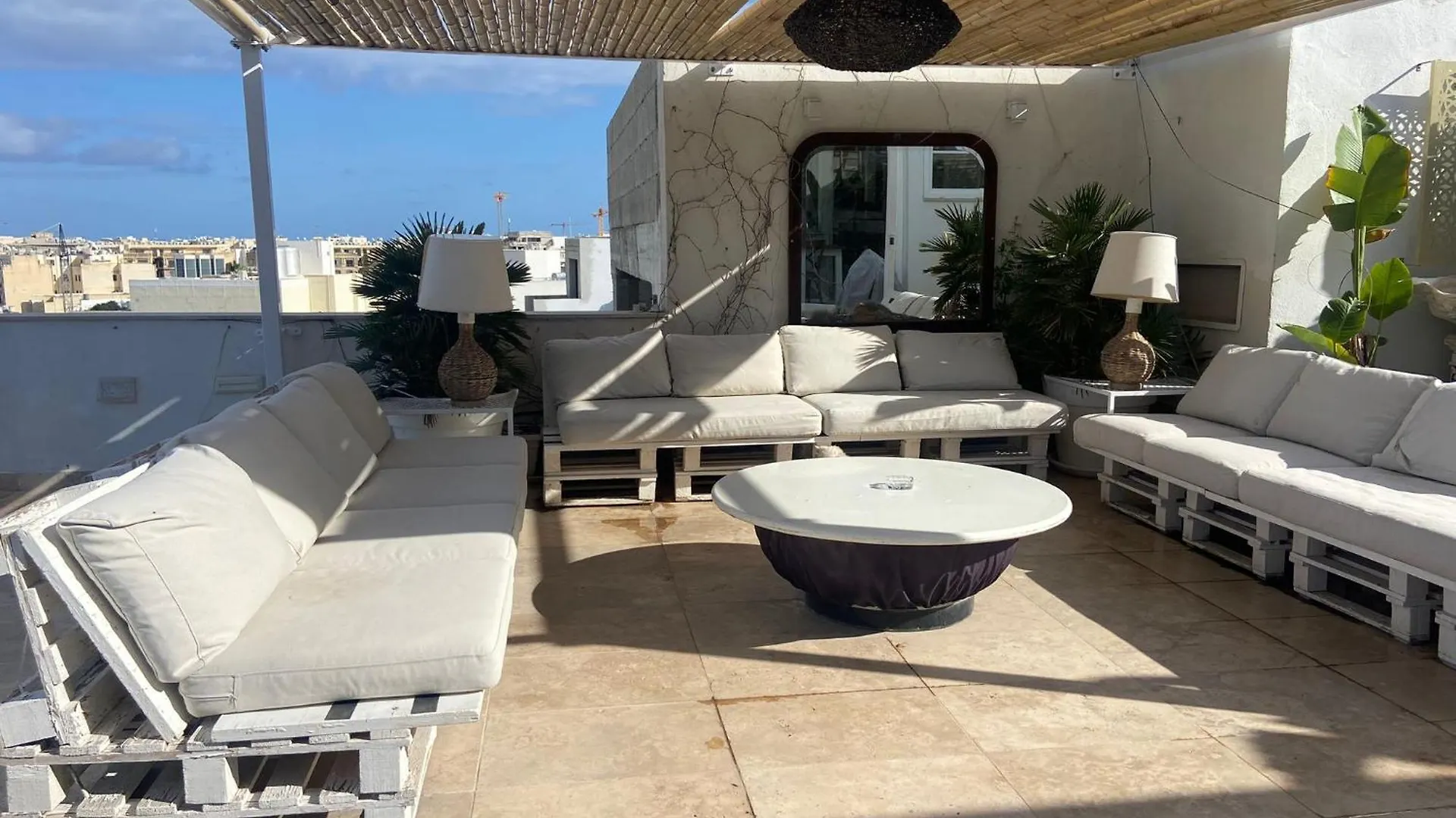 St Julians Luxurious Penthouse With Pool Enjoying Distant Seaviews Appartement San Ġiljan