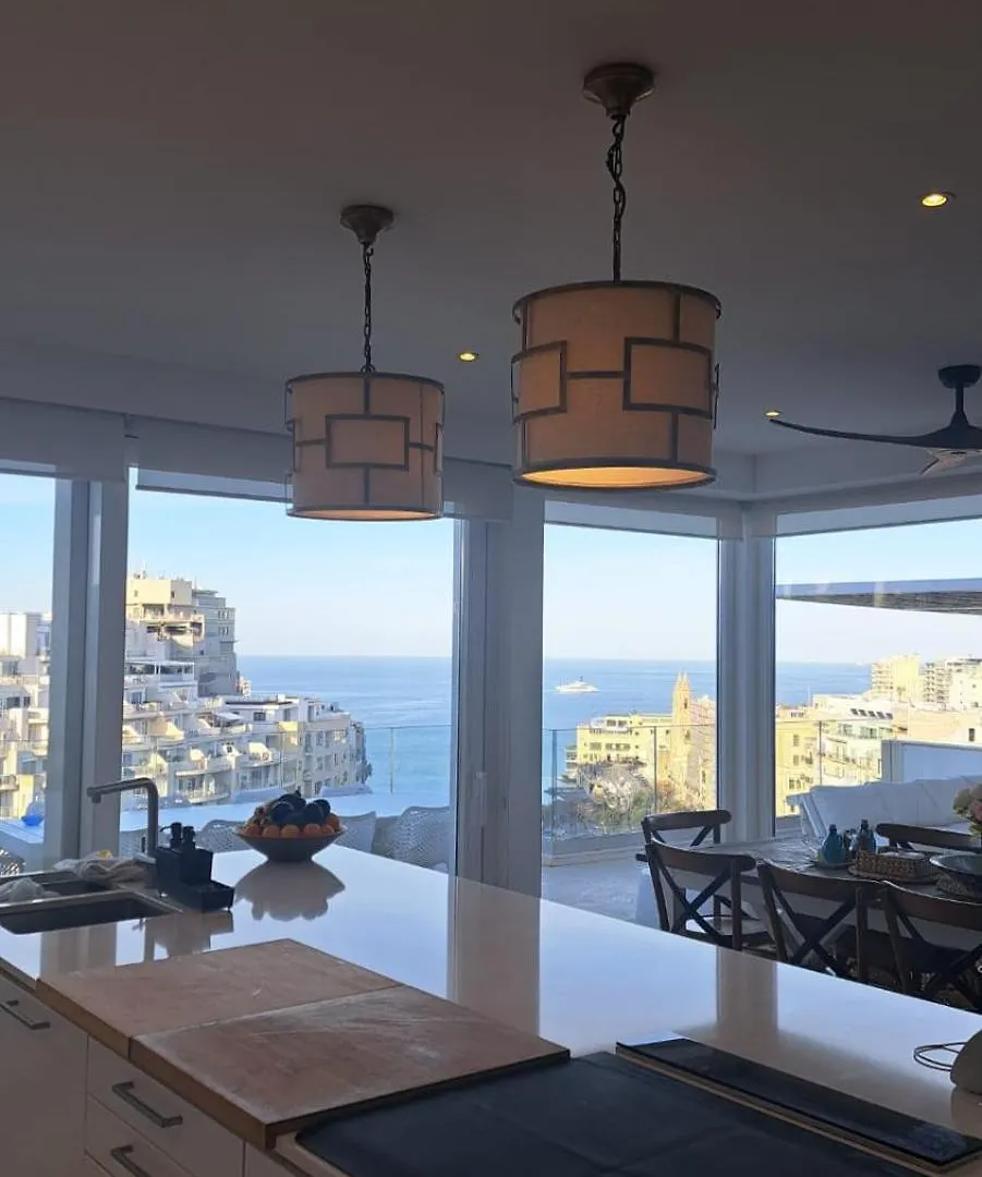 St Julians Luxurious Penthouse With Pool Enjoying Distant Seaviews Appartement San Ġiljan
