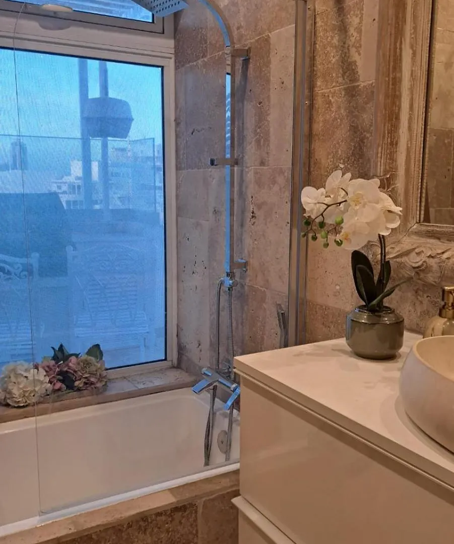 St Julians Luxurious Penthouse With Pool Enjoying Distant Seaviews Lägenhet St. Julian's