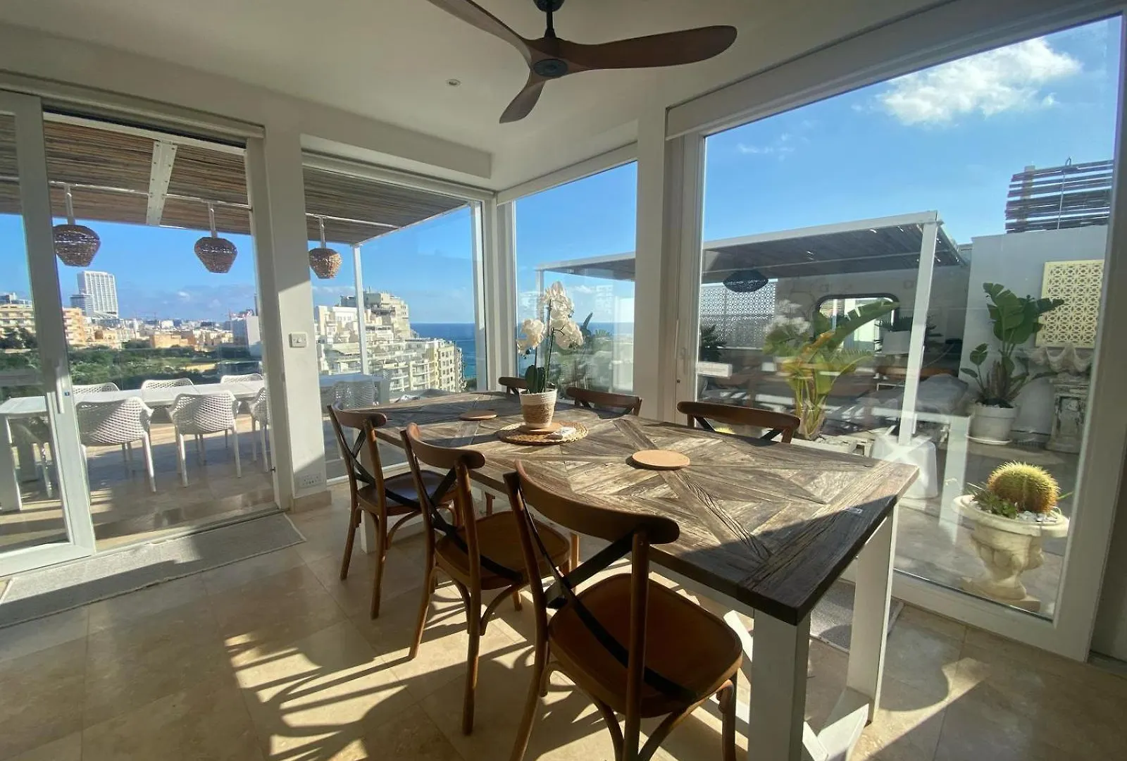 St Julians Luxurious Penthouse With Pool Enjoying Distant Seaviews Appartement San Ġiljan