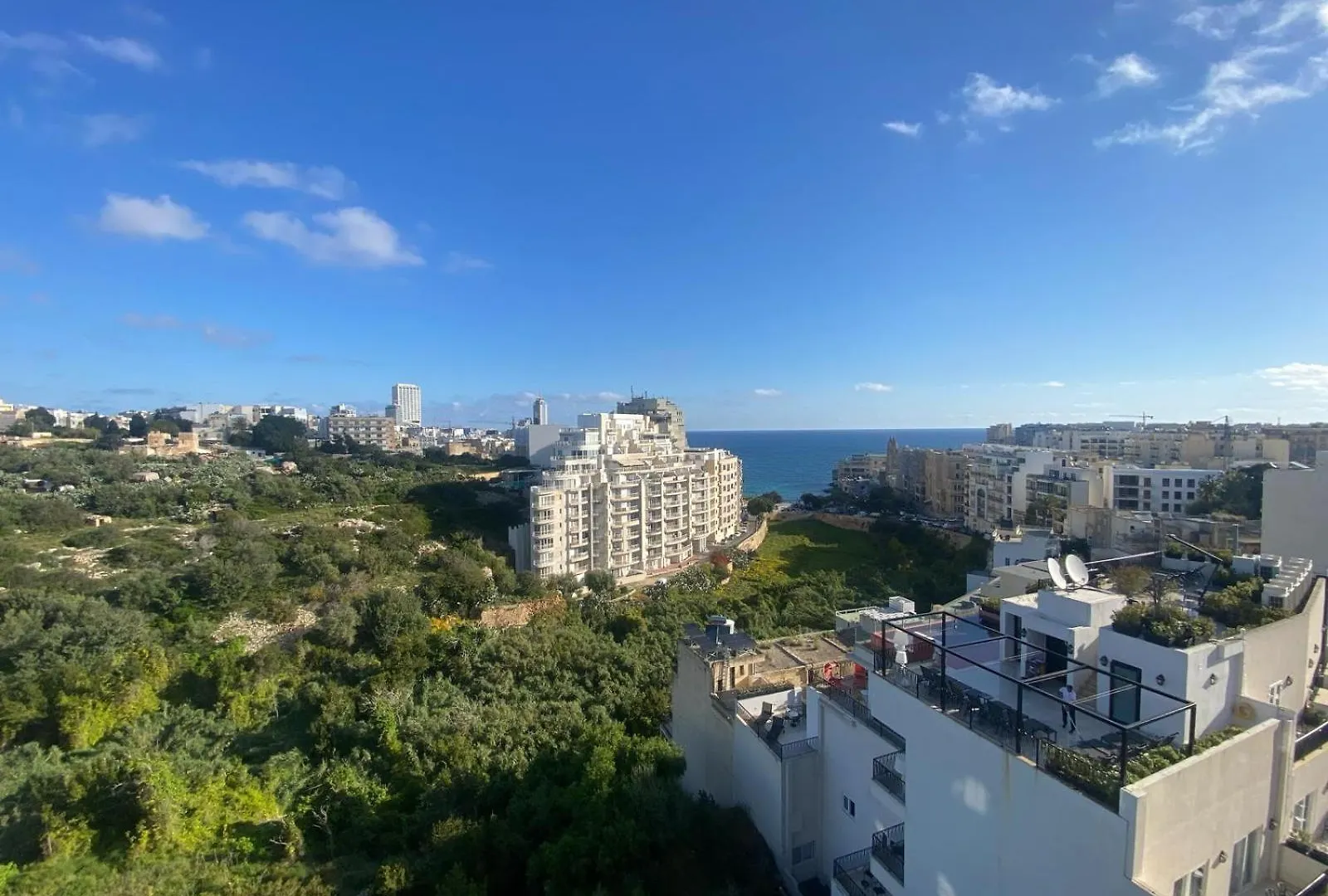 St Julians Luxurious Penthouse With Pool Enjoying Distant Seaviews Appartement San Ġiljan