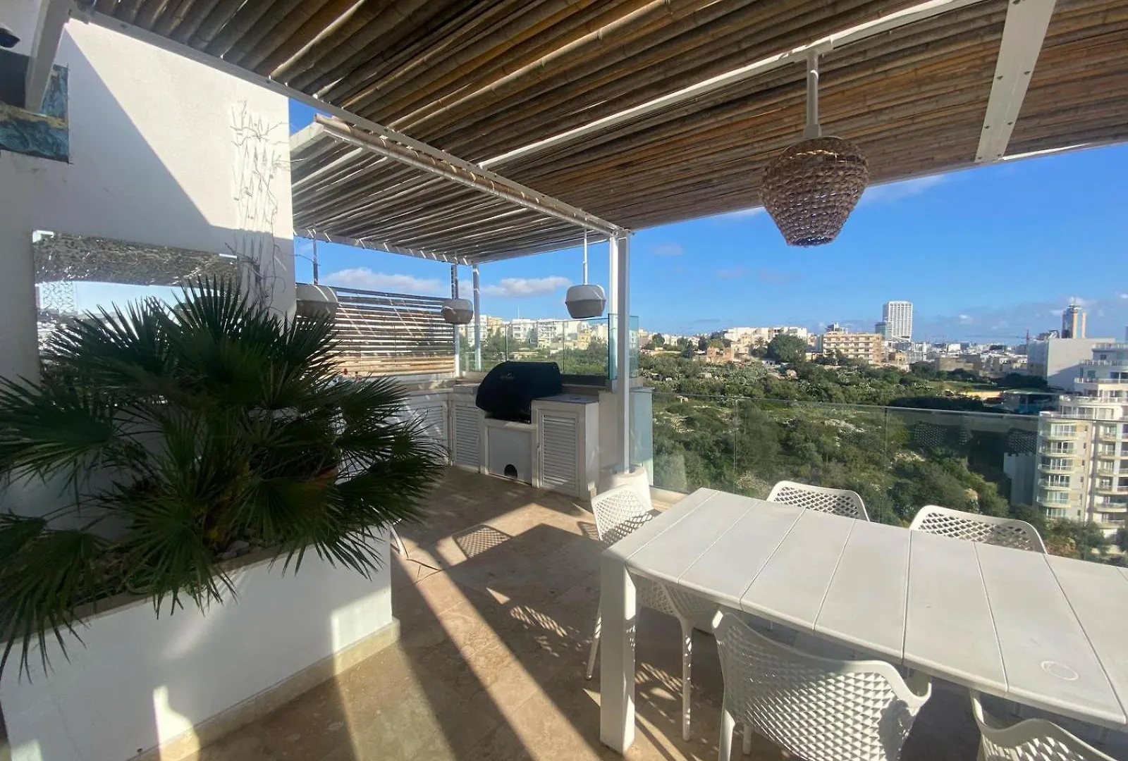 St Julians Luxurious Penthouse With Pool Enjoying Distant Seaviews Appartement San Ġiljan Malta