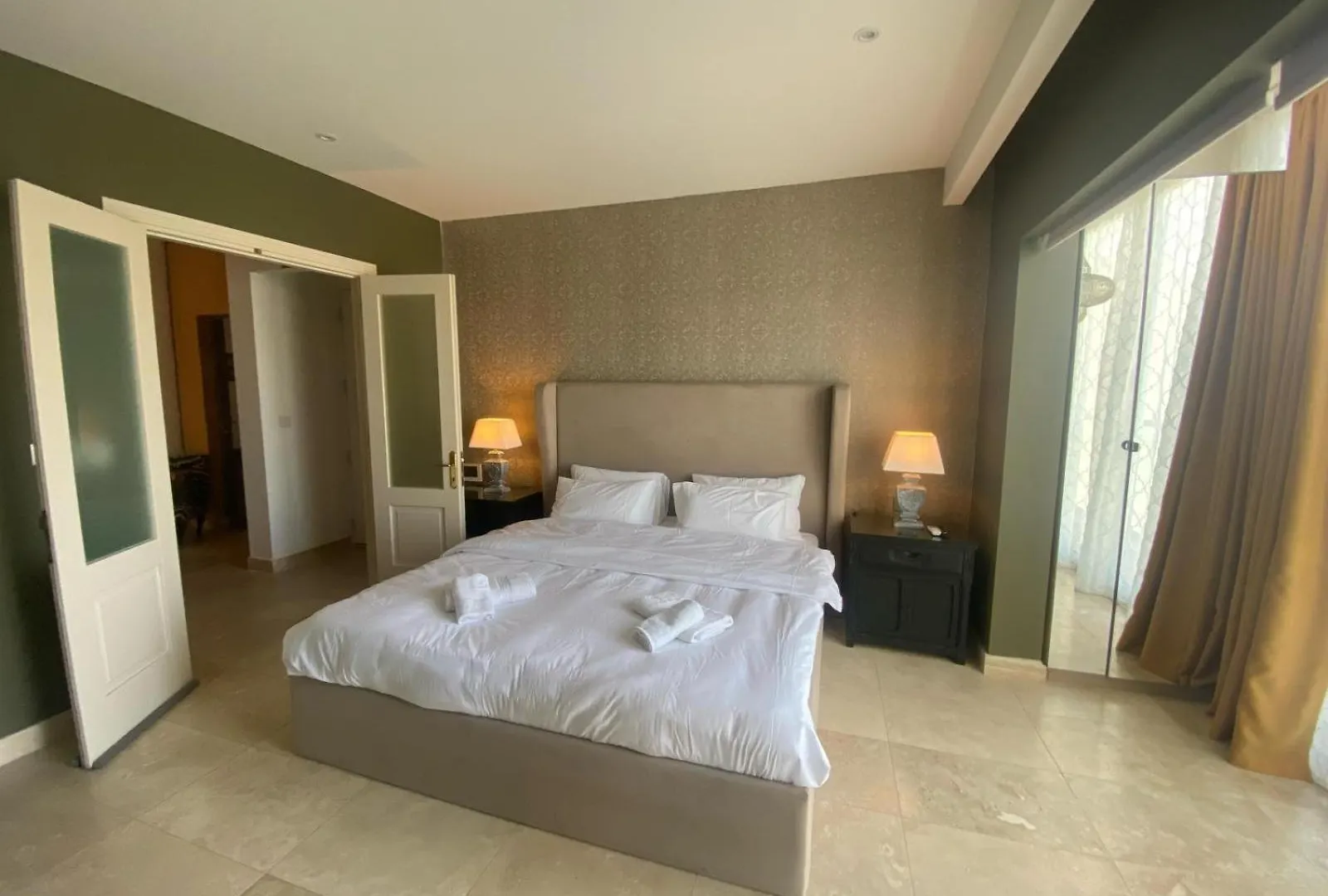 St Julians Luxurious Penthouse With Pool Enjoying Distant Seaviews Appartement San Ġiljan 0*,