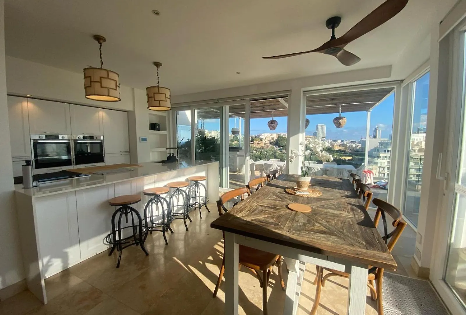 St Julians Luxurious Penthouse With Pool Enjoying Distant Seaviews Lägenhet St. Julian's